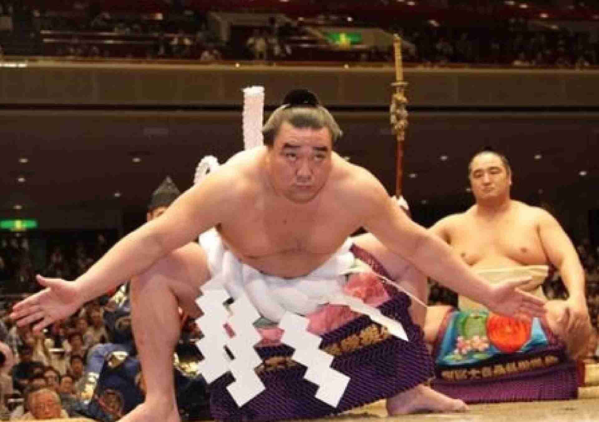 思わず二度見!? 浜崎あゆみ、限界ギリギリの肌出しショット公開で「セクスィ連発」「肌がぷるぷる！」