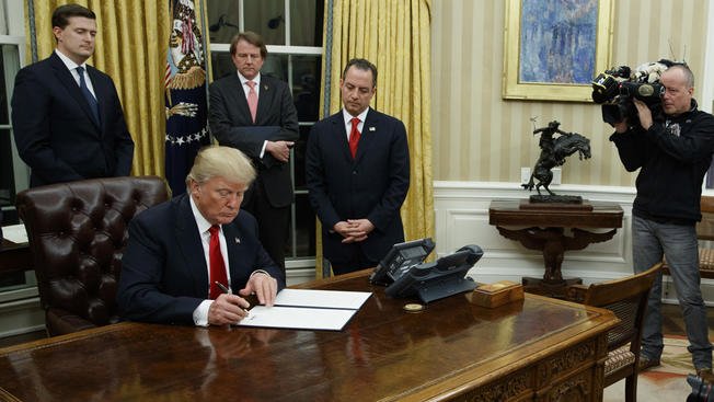 トランプ大統領の就任式 抗議デモ暴徒化、217人逮捕