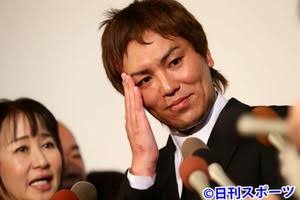 狩野英孝　涙の謝罪会見66分　謹慎処分に　交際認め「恋愛感情あった」