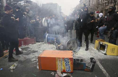 ワシントンでデモ暴徒化、２１７人逮捕 : 国際 : 読売新聞（YOMIURI ONLINE）