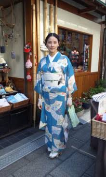 着物姿の有名人の画像を貼るトピ