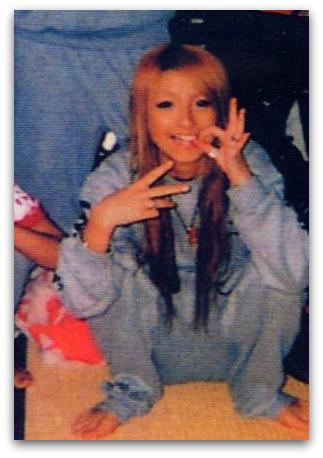 思わず二度見!? 浜崎あゆみ、限界ギリギリの肌出しショット公開で「セクスィ連発」「肌がぷるぷる！」