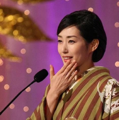 着物姿の有名人の画像を貼るトピ