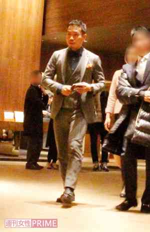 長谷部誠と佐藤ありさの結婚式を“途中退場”した長友佑都が向かった場所