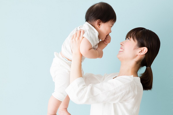 働きたい主婦に最大6万6千円支給！政府が「職業訓練時の保育料」を負担する方針