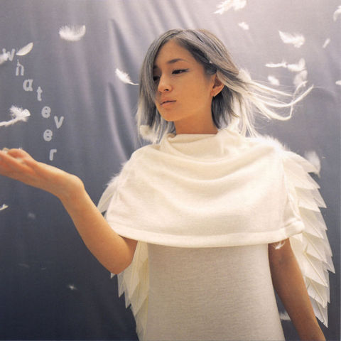 思わず二度見!? 浜崎あゆみ、限界ギリギリの肌出しショット公開で「セクスィ連発」「肌がぷるぷる！」