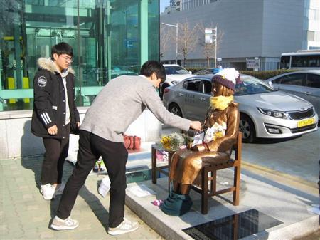 韓国・釜山の慰安婦像設置に政府が対抗措置　駐韓国日本大使ら一時帰国へ （産経新聞） - Yahoo!ニュース