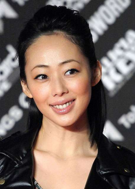井上和香が子育ての話題で珍発言「母乳はドリンクバー」 