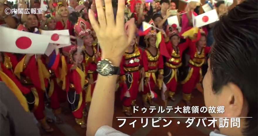 【衝撃】安倍総理を迎えたフィリピン人の歓迎っぷりがヤバイ！ 安倍総理が好きすぎる女性乱入で一緒に自撮り