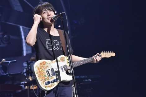 flumpool山村隆太、一般女性と結婚へ　“14年愛”を実らせライブで生報告 | ORICON NEWS