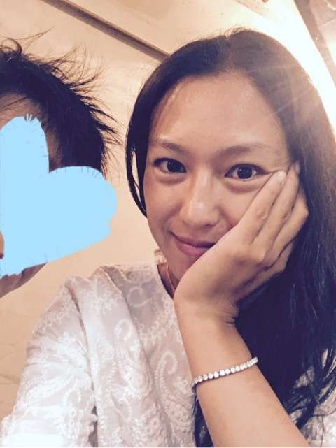 白やネイビーがお約束?ママ芸能人たちの「リアル保護者会ファッション」