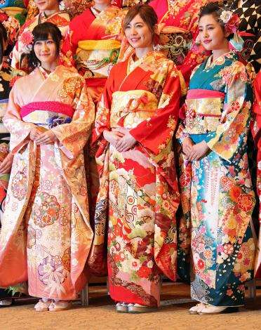 兒玉遥や松井珠理奈　AKB48新成人32人、NMB木下百花は“国鉄制服”