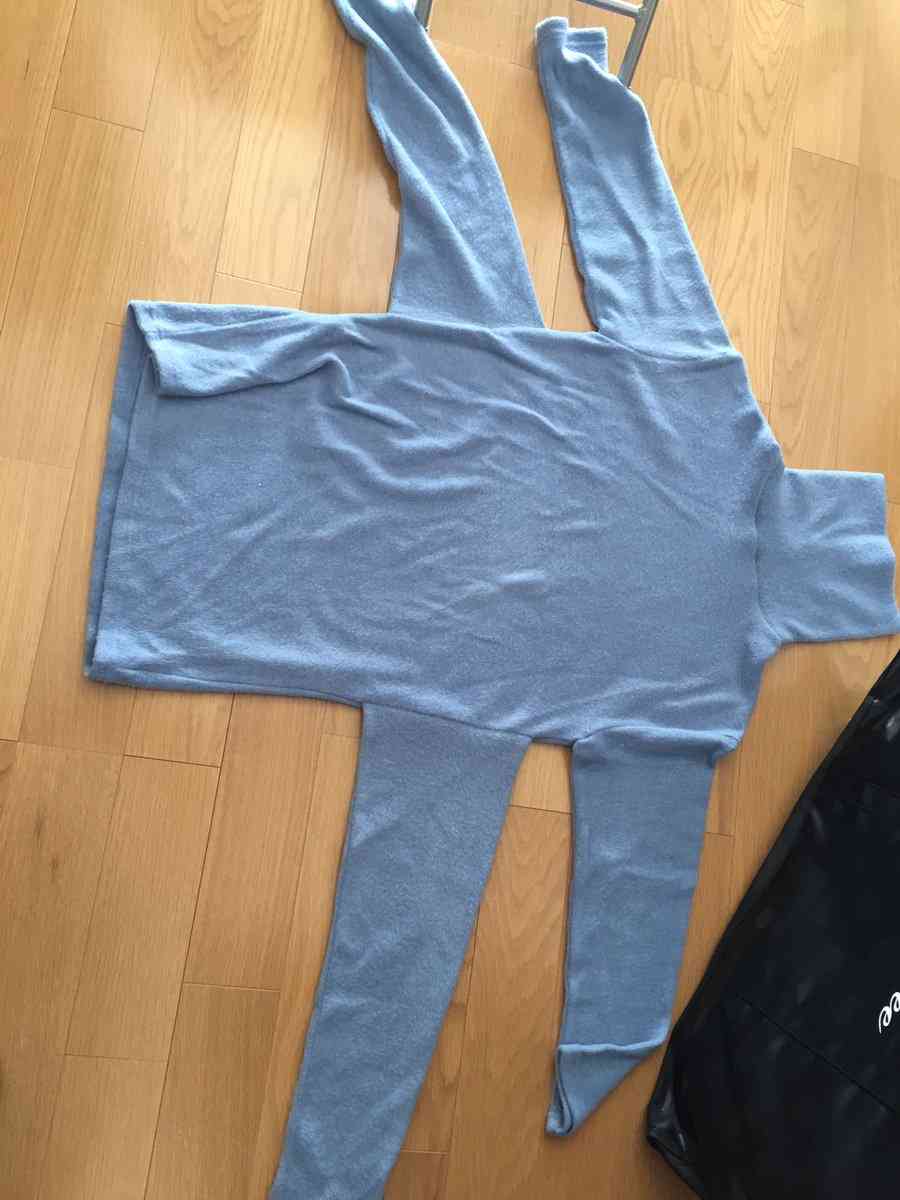 セシルマクビーの福袋を購入したら袖が4つある、とんでもない服が入っていたと購入者困惑