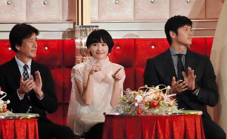 星野源＆新垣結衣　恋ダンス“競演”　審査員席のガッキー「やるしかない」