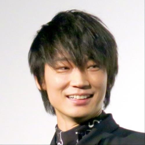 綾野剛が飲酒トークで暴走「旬なんて別にかっこよくない、山田は毛玉」 : スポーツ報知