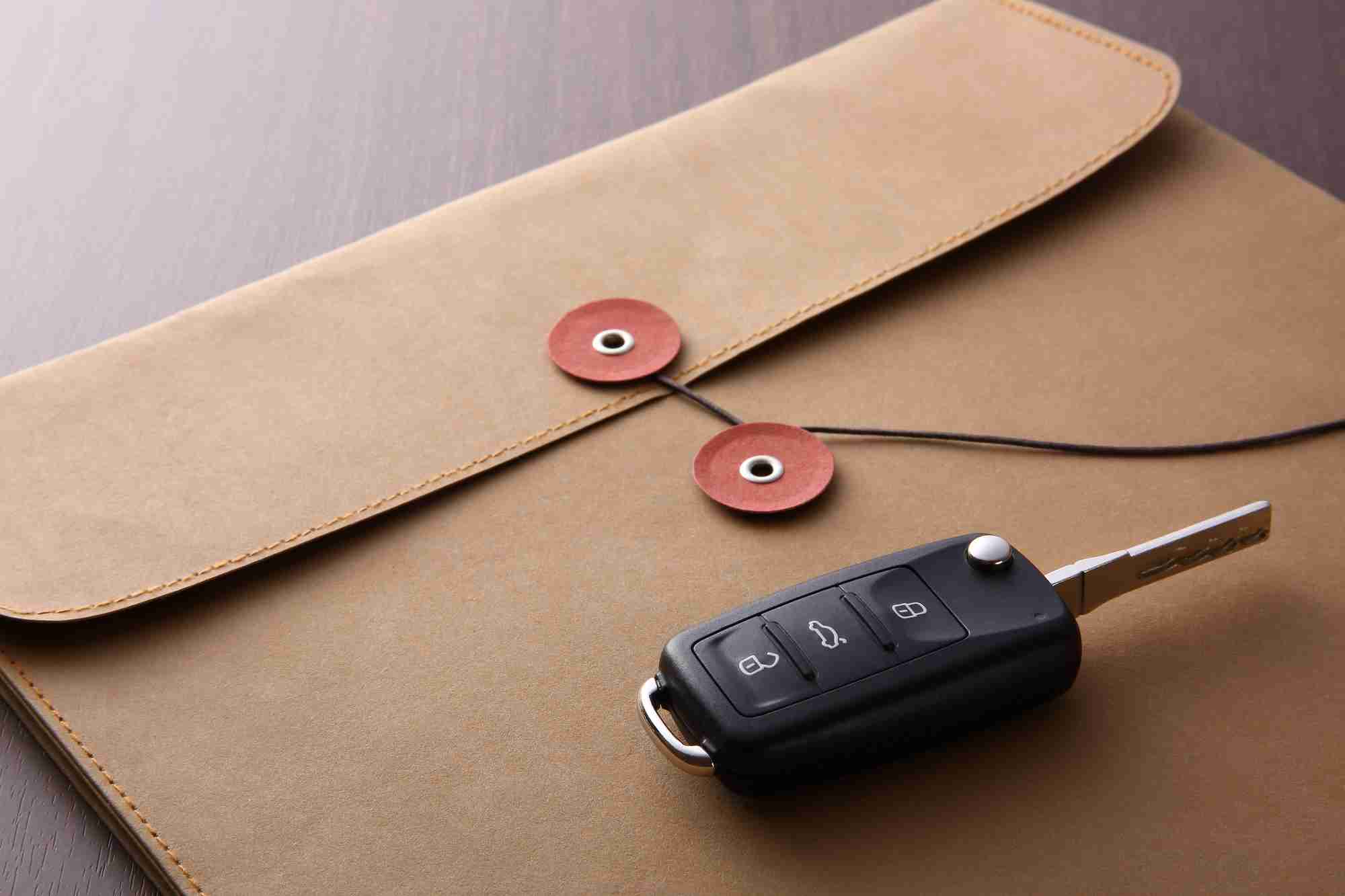 なぜ国内の新車販売台数は落ち込み続けるのか？