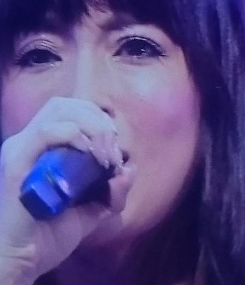 思わず二度見!? 浜崎あゆみ、限界ギリギリの肌出しショット公開で「セクスィ連発」「肌がぷるぷる！」