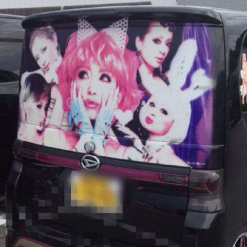 思わず二度見!? 浜崎あゆみ、限界ギリギリの肌出しショット公開で「セクスィ連発」「肌がぷるぷる！」