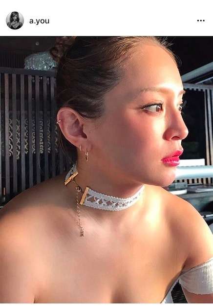 思わず二度見!? 浜崎あゆみ、限界ギリギリの肌出しショット公開で「セクスィ連発」「肌がぷるぷる！」