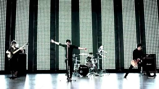 ONE OK ROCK最新MVでTakaが“American Girls”に追われる