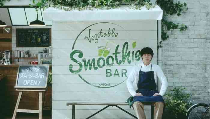 “マスター・山崎賢人”が作るスムージー飲みたい！爽やかエプロン姿でお出迎え