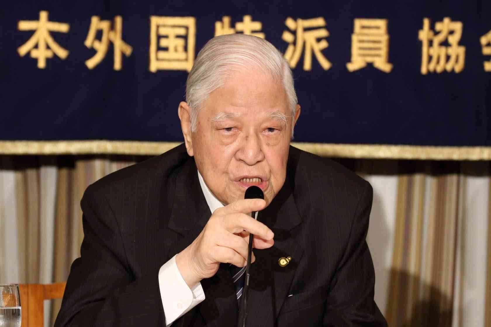 李登輝氏が特派員協会で講演 安保法制は「世界平和に貢献」 尖閣諸島は「日本のもの」 - YouTube
