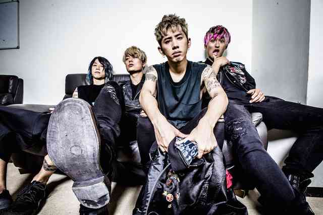 ONE OK ROCK最新MVでTakaが“American Girls”に追われる - 音楽ナタリー