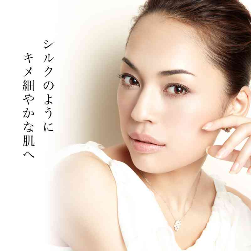 化粧品ポスターを貼って鑑賞するトピ