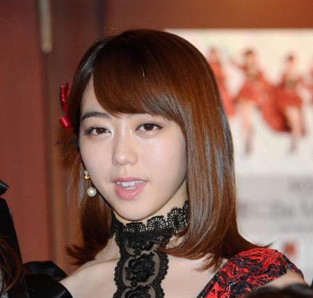 AKB48峯岸みなみ、童顔卒業?妖艶“大人”ショット反響「美しい」