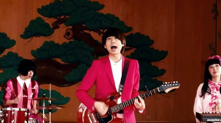 あるMV(ミュージックビデオ)の画像を貼って歌手と曲名が分かったらプラスを押すトピ