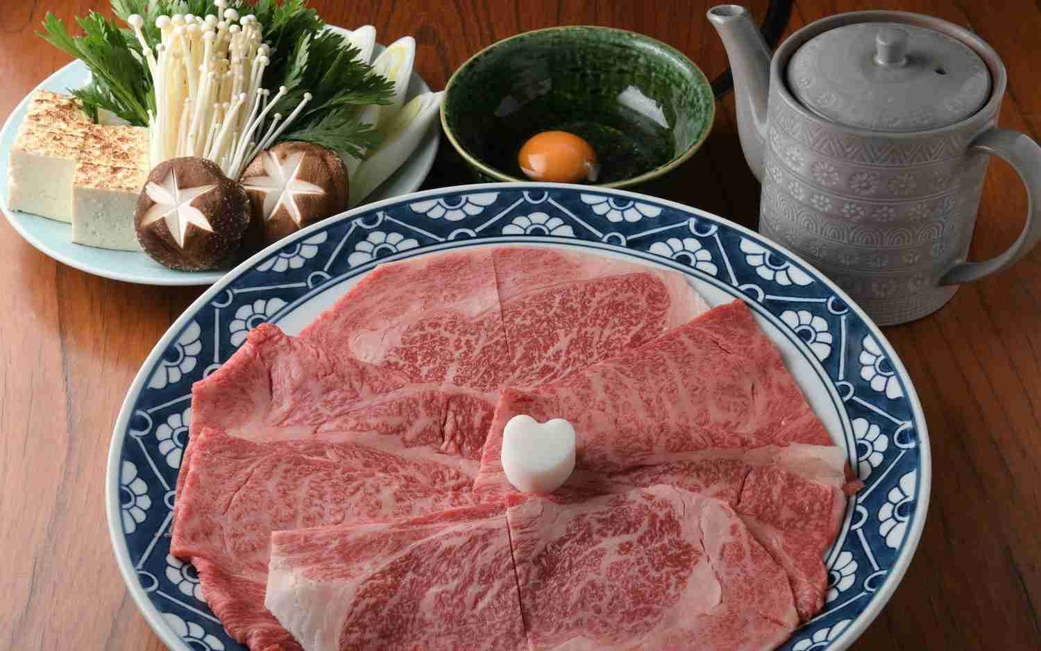 老舗すき焼き店が「もう霜降り肉は出しません」！
