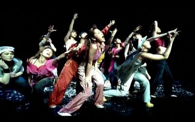 あるMV(ミュージックビデオ)の画像を貼って歌手と曲名が分かったらプラスを押すトピ