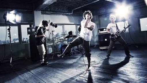 ONE OK ROCK最新MVでTakaが“American Girls”に追われる