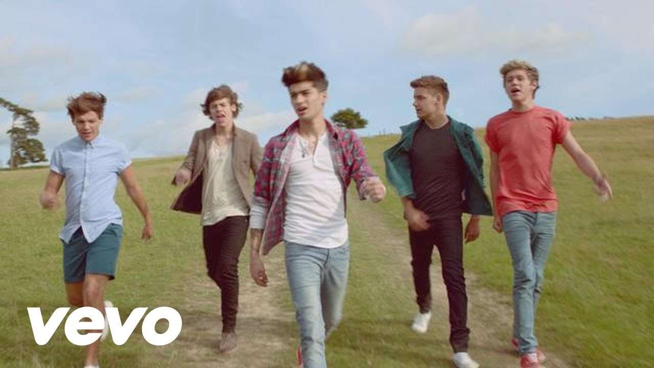 One Direction - Live While We're Young - YouTube