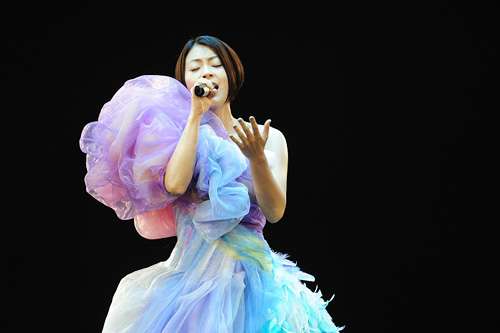西野カナ“カリスマ”転落　熱愛発覚で一気「地味化」