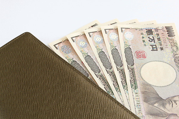 大学生の小遣い、40年ぶり低水準　月1万4千円 