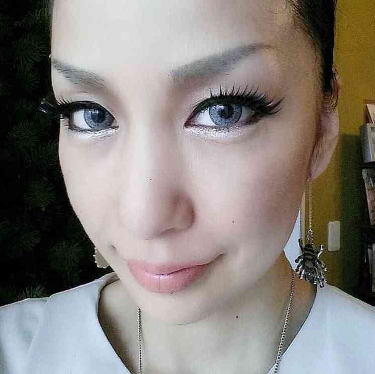 中島美嘉、オフの日でもアイメイクは手を抜かず