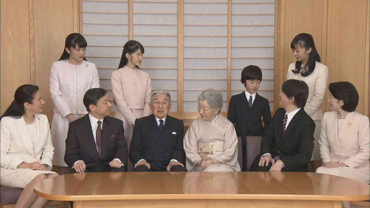 近代皇室史上、特別な年に 天皇ご一家新年迎える - YouTube