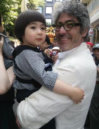 市川海老蔵 寺島しのぶ長男との2ショットに反響 お人形さんみたいに可愛い ガールズちゃんねる Girls Channel