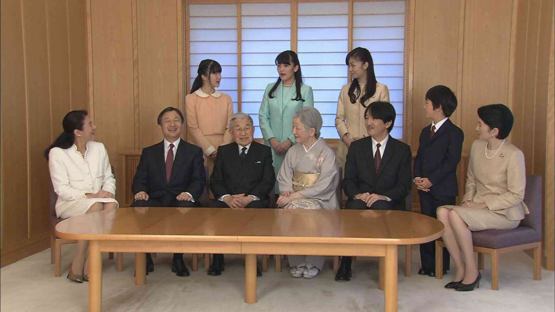 「復興願う」と天皇陛下 震災５年、比へ慰霊訪問も - YouTube