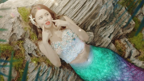 あるMV(ミュージックビデオ)の画像を貼って歌手と曲名が分かったらプラスを押すトピ