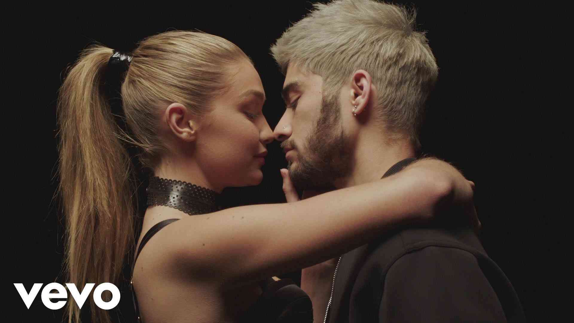 ZAYN - PILLOWTALK - YouTube