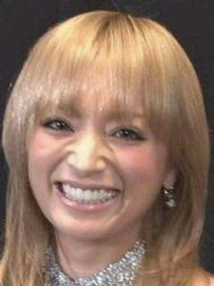 浜崎あゆみ、豊かな谷間強調の春色大人ドレス姿写真公開で「肌のぷるぷるなこと」「春の妖精かよっ」