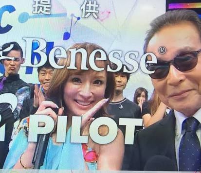 浜崎あゆみ、豊かな谷間強調の春色大人ドレス姿写真公開で「肌のぷるぷるなこと」「春の妖精かよっ」