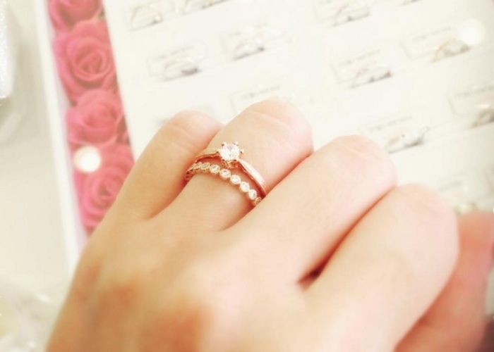 キングオブコント王者シソンヌ・長谷川忍、入籍を発表…HKT48指原莉乃も祝福