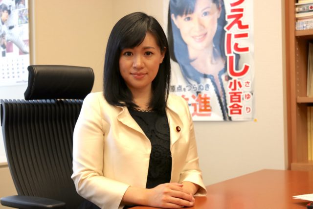 上西小百合議員、ハイヒール・リンゴの批判に逆ギレ「私ほど叩かれた議員は史上初だと思います」