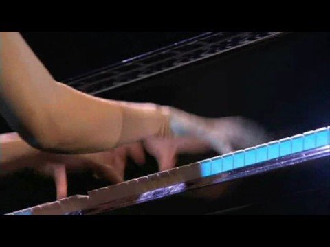 ユジャ・ワン演奏による『熊蜂の飛行』 - YouTube