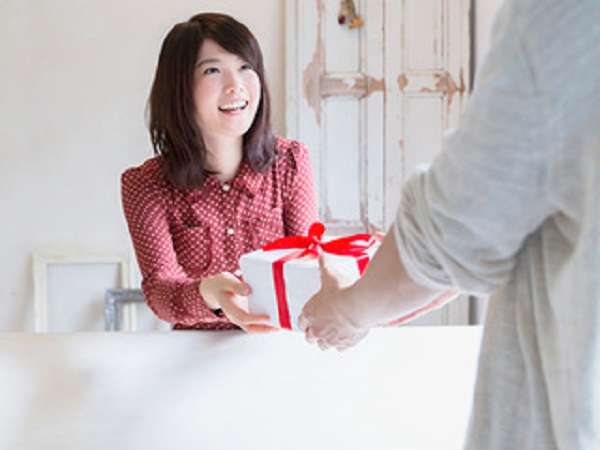 プレゼントの金額感を調査！ 男女の差はいかほど？ | R25