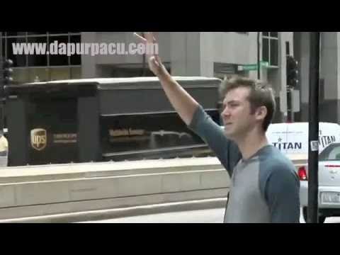 NASCAR Taxi in Chicago - Red Bull Racing by Dapurpacu.com - YouTube
