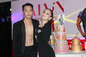 浜崎あゆみ、豊かな谷間強調の春色大人ドレス姿写真公開で「肌のぷるぷるなこと」「春の妖精かよっ」